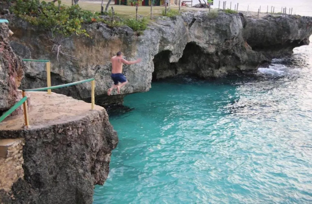 Clifftop Haven - Oceanfront Stay With Pool Camp Dining Negril Apartment